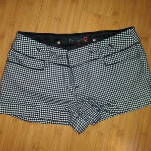 Guess dress shorts size: 28